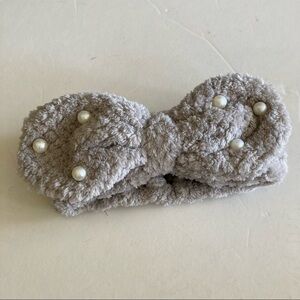 NWOT Free People Fluffy Gray Bow Headband With Pearls